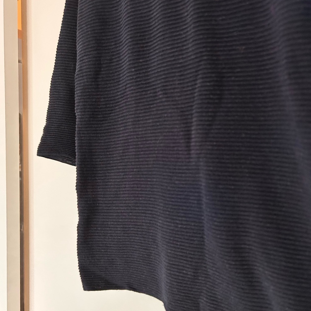 ARITZIA Wilfred Blanchard Sweater
Dark Blue Crew Neck Linen Blend - Picture 6 of 12